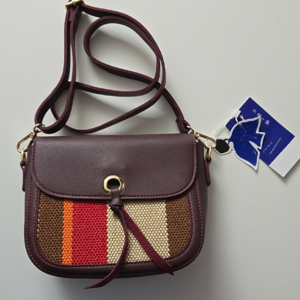 Sophisticated Brown and Red Crossbody Bag with Classic Design